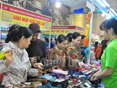 Những ngày mua sắm hàng hóa Thái Lan tại Hà Nội